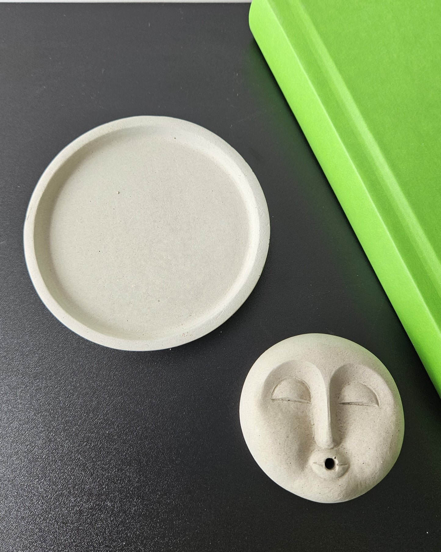 betoninė smilkalinė Om Mani