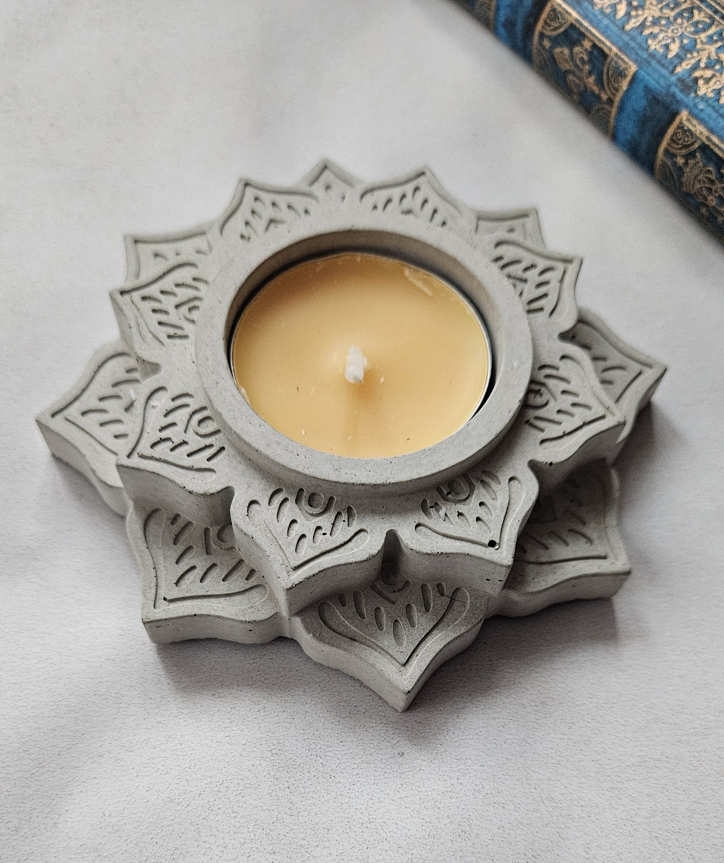 induizmas betoninė žvakidė