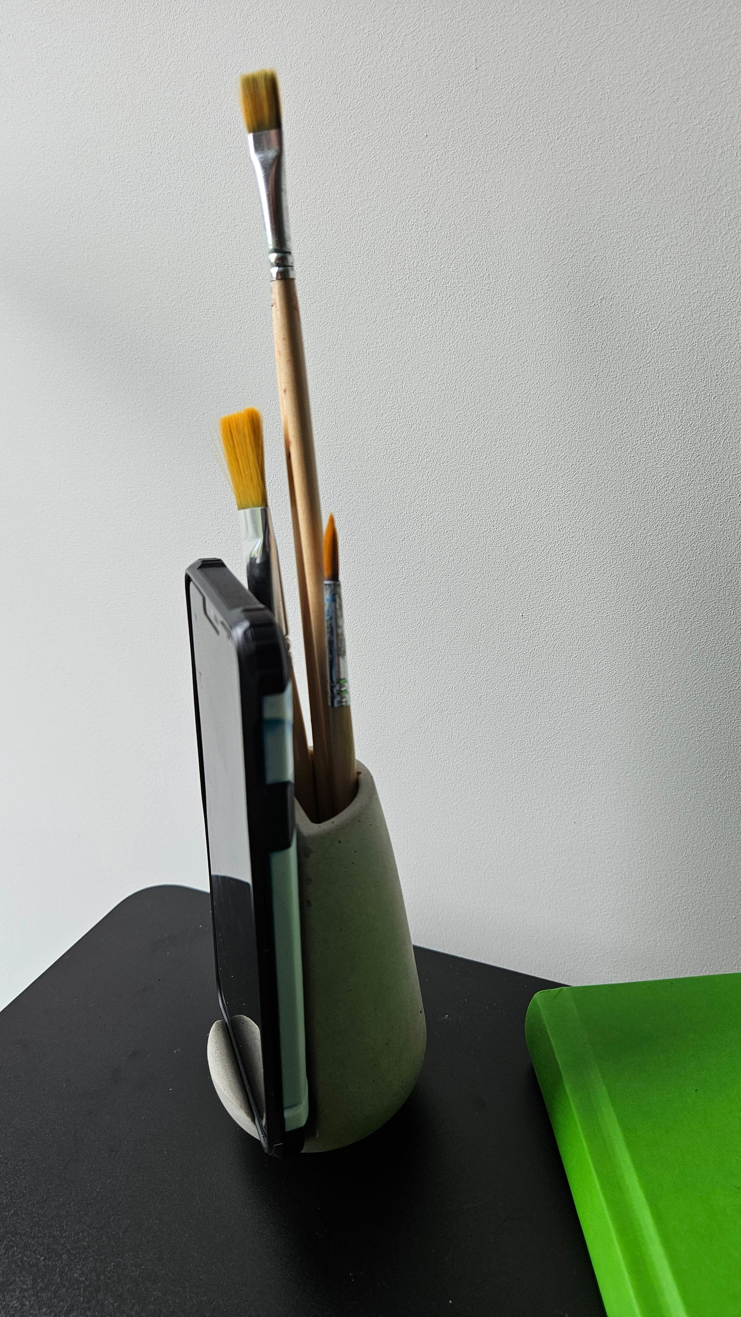 betoninė pieštukinė laikiklis namų aplinkoje