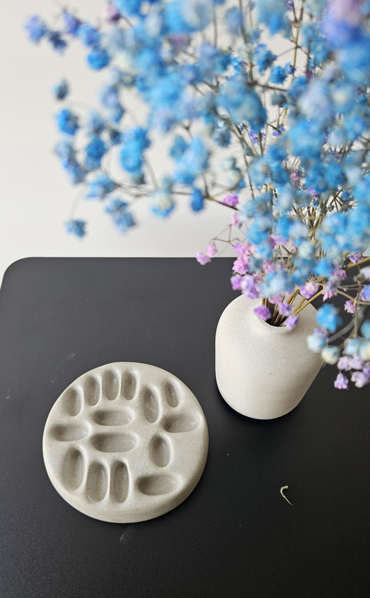 betoninis papuošalų padėkliukas žiedams