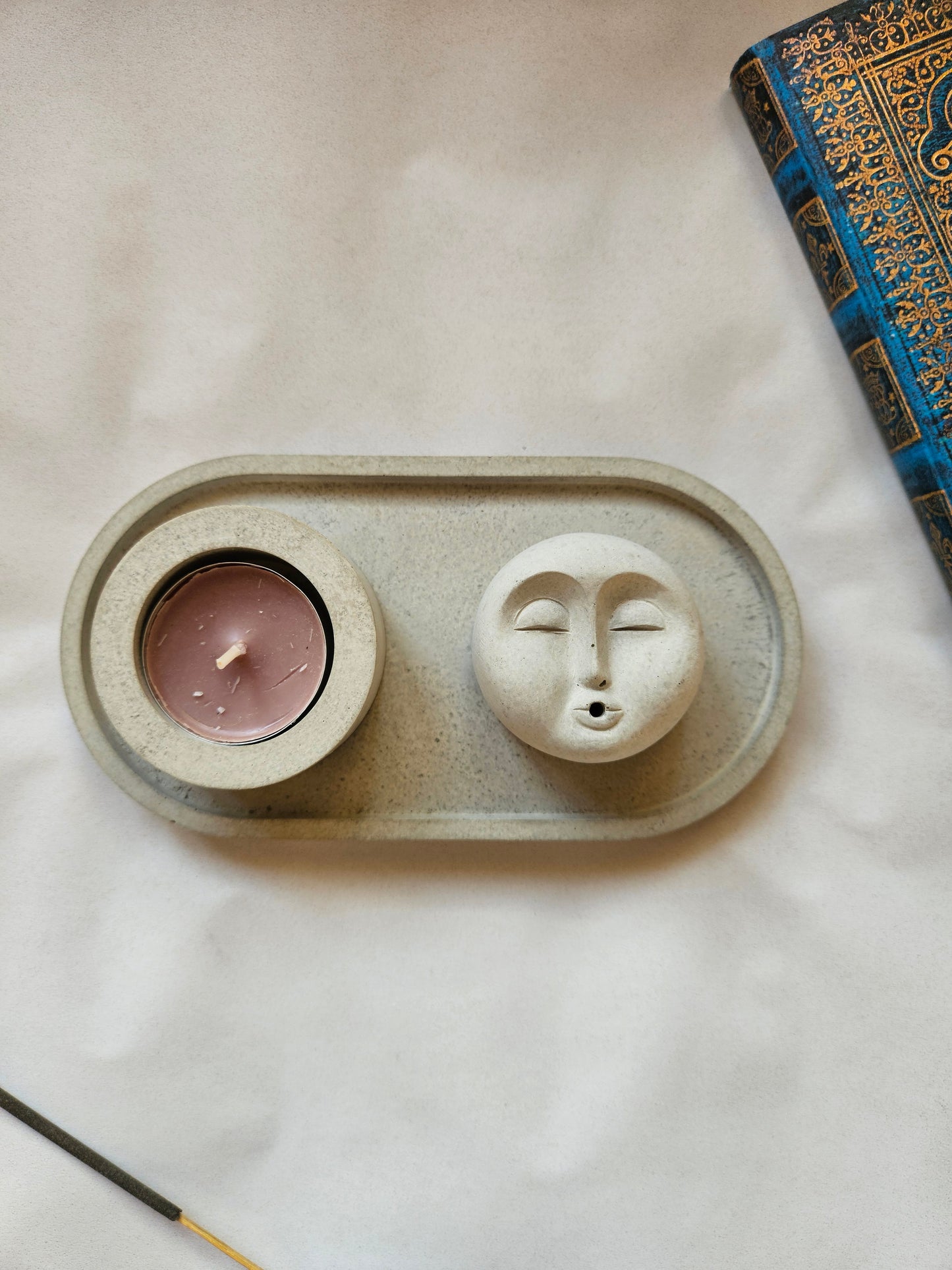 Betoninė smilkalinė padėklas