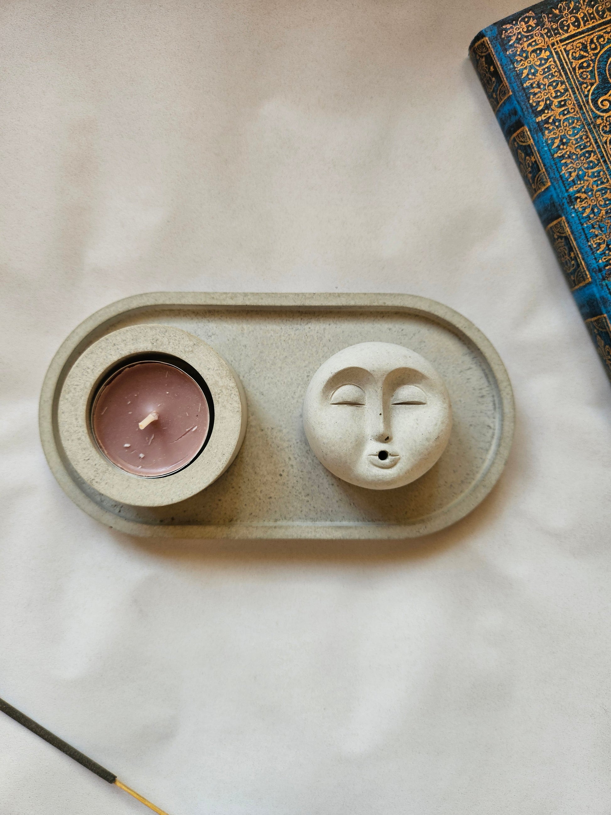 Betoninė smilkalinė padėklas