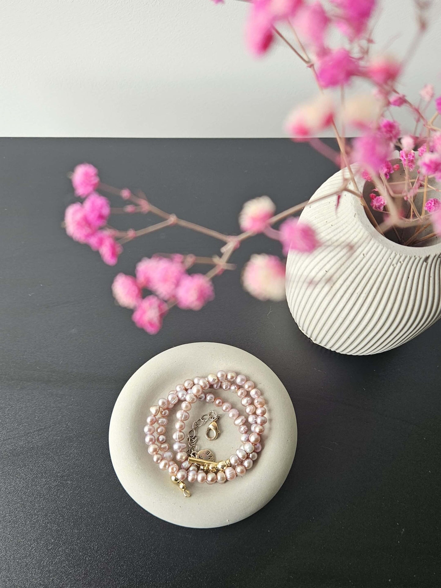 betoninis padėkliukas papuošalams raktams monetoms