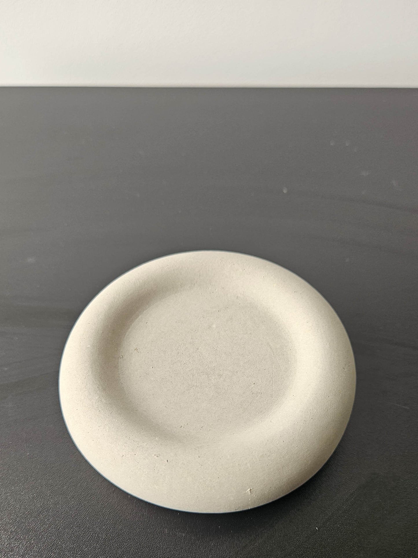 betoninis padėkliukas papuošalams raktams monetoms