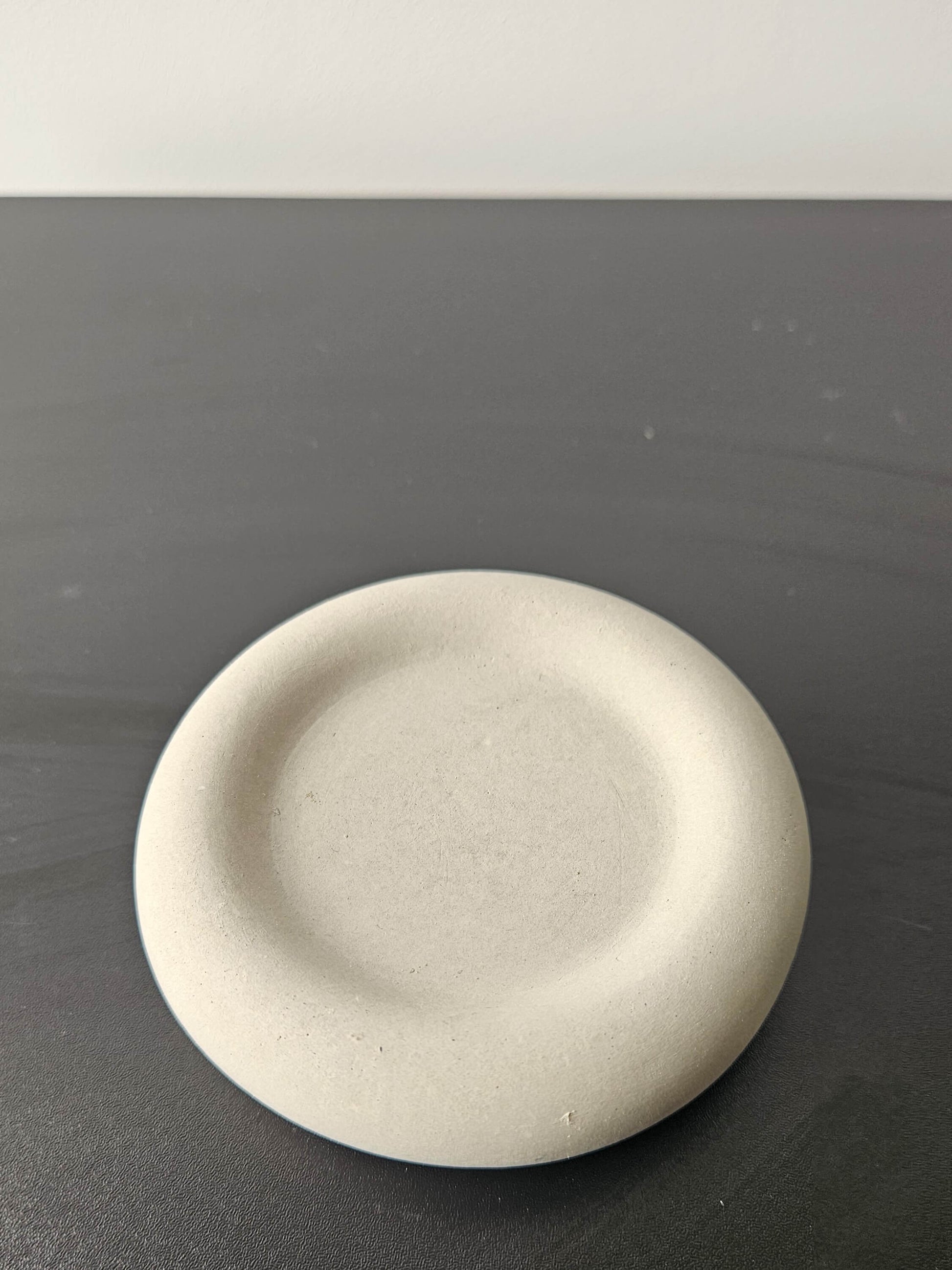 betoninis padėkliukas papuošalams raktams monetoms