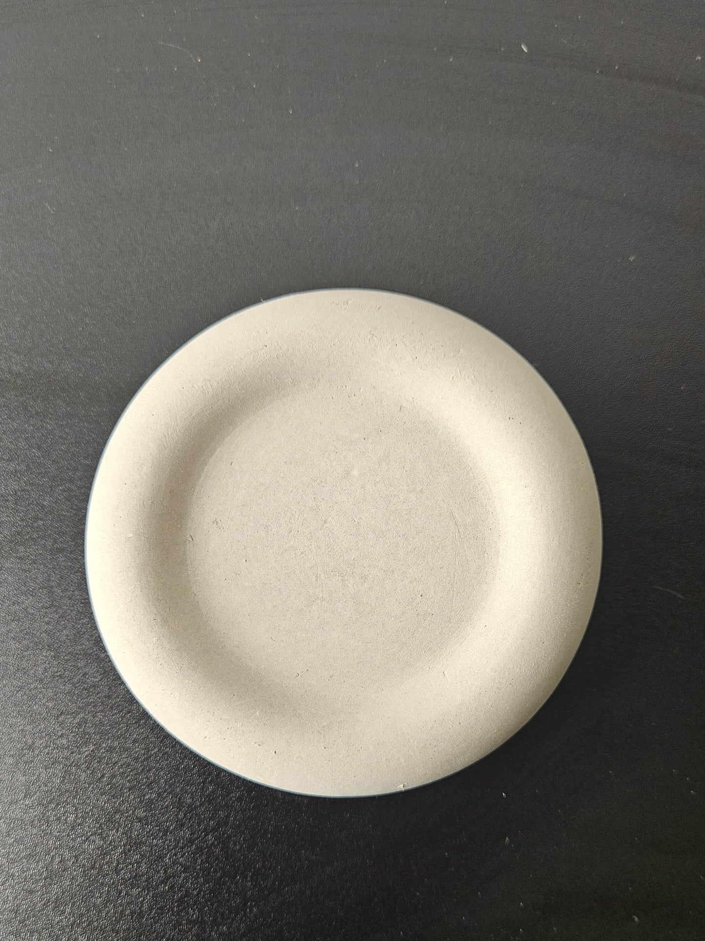 betoninis padėkliukas papuošalams raktams monetoms