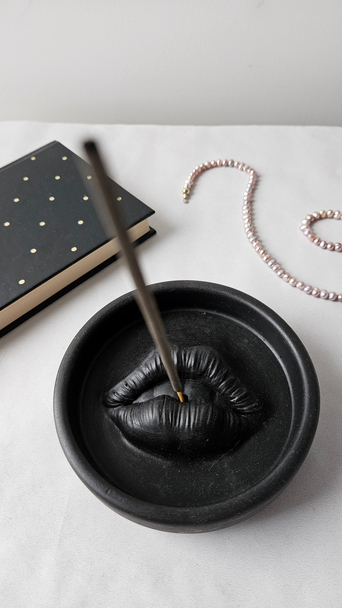 Smilkalinė Angelina (intensyviai juoda)