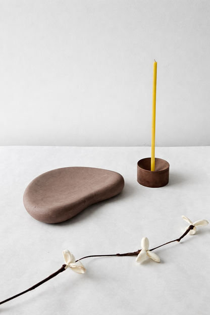 ruda žvakidė plonoms vaško žvakėms