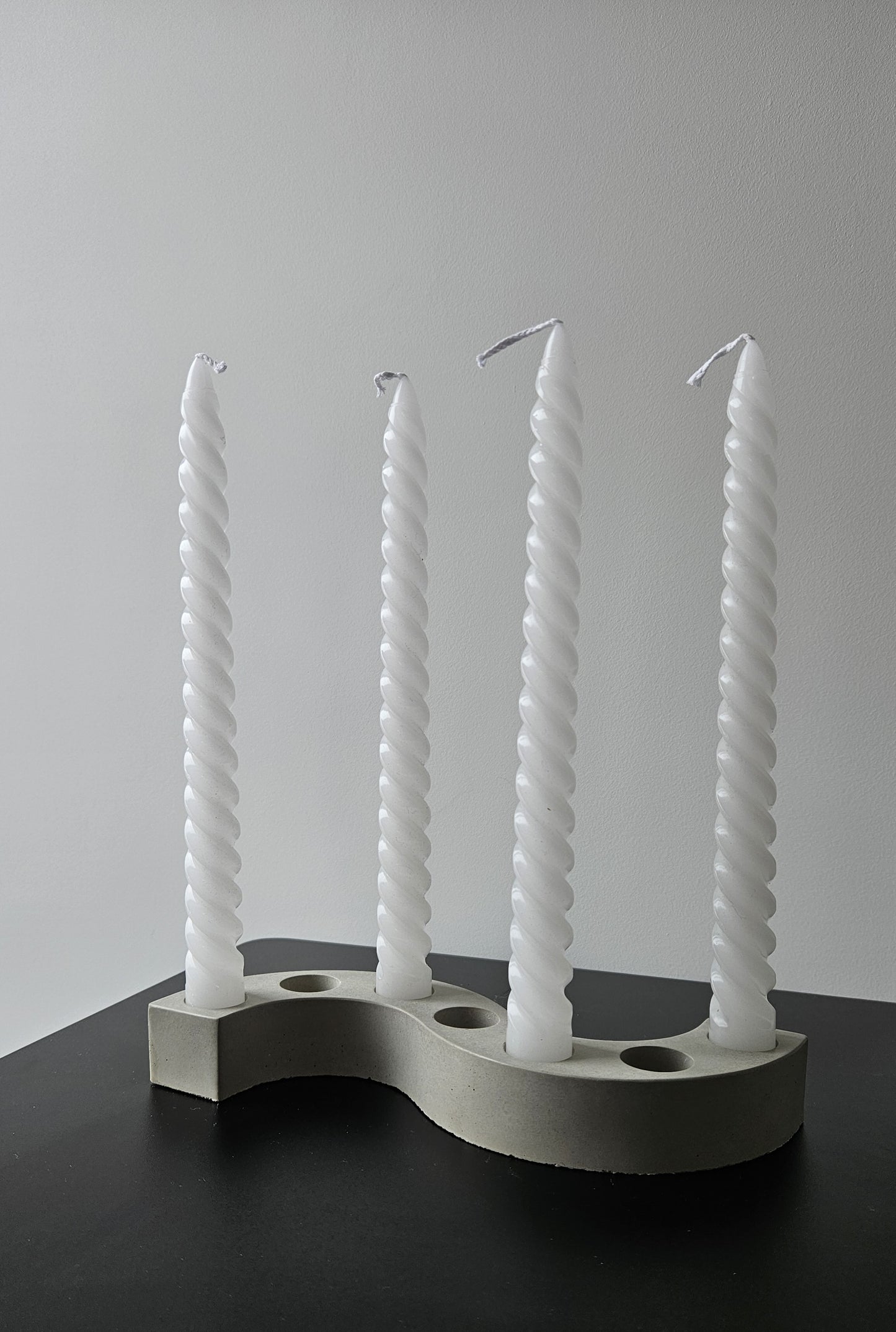 betoninė žvakidė klasikinėms žvakėms vestuvėms