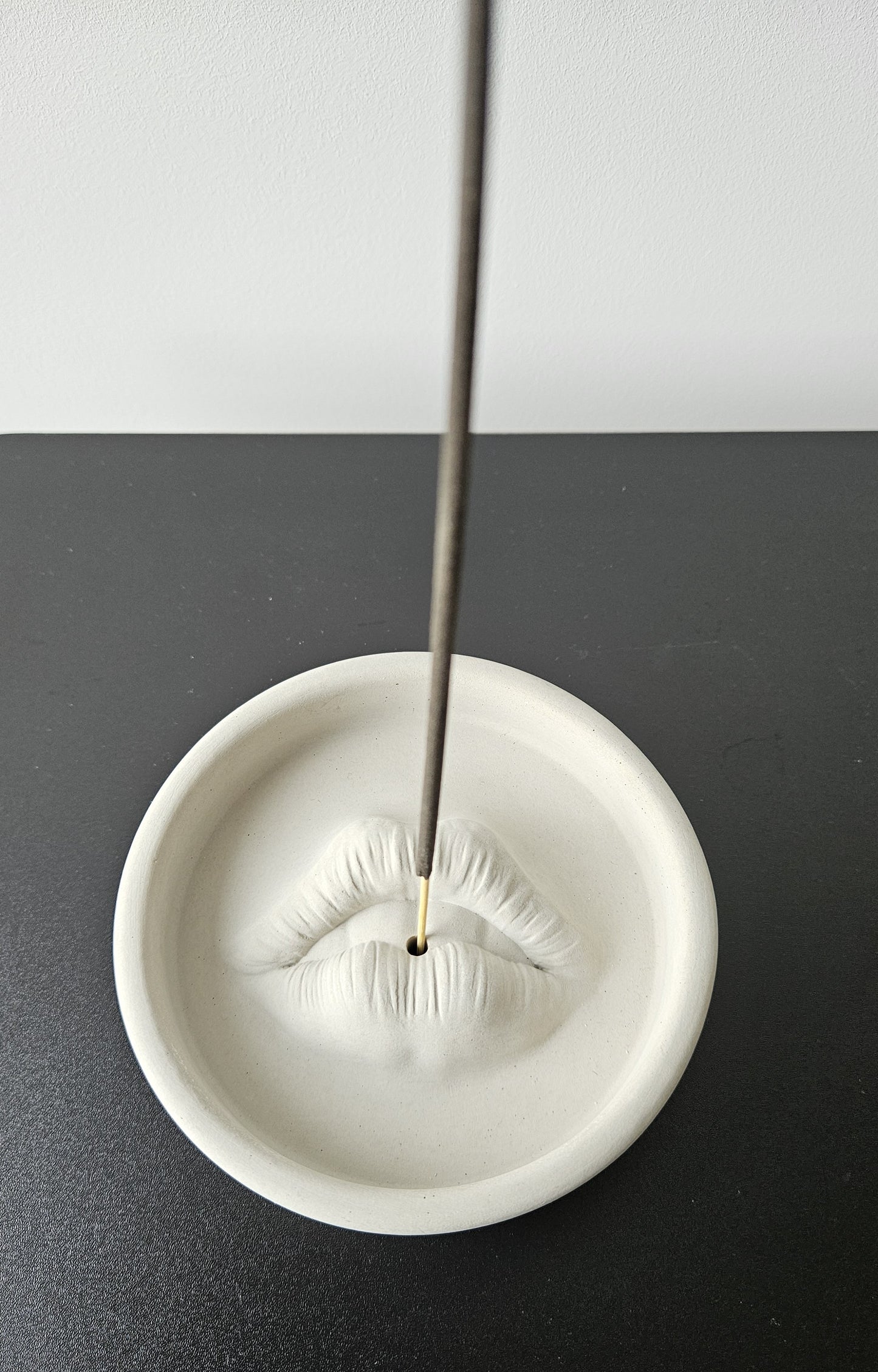 betoninė smilkalinė Angelina lūpos