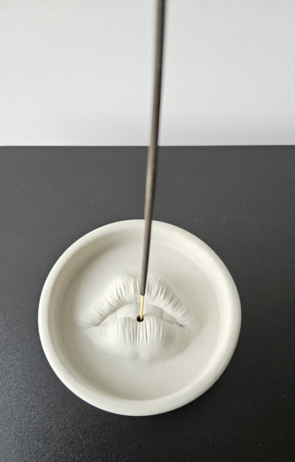 betoninė smilkalinė Angelina lūpos