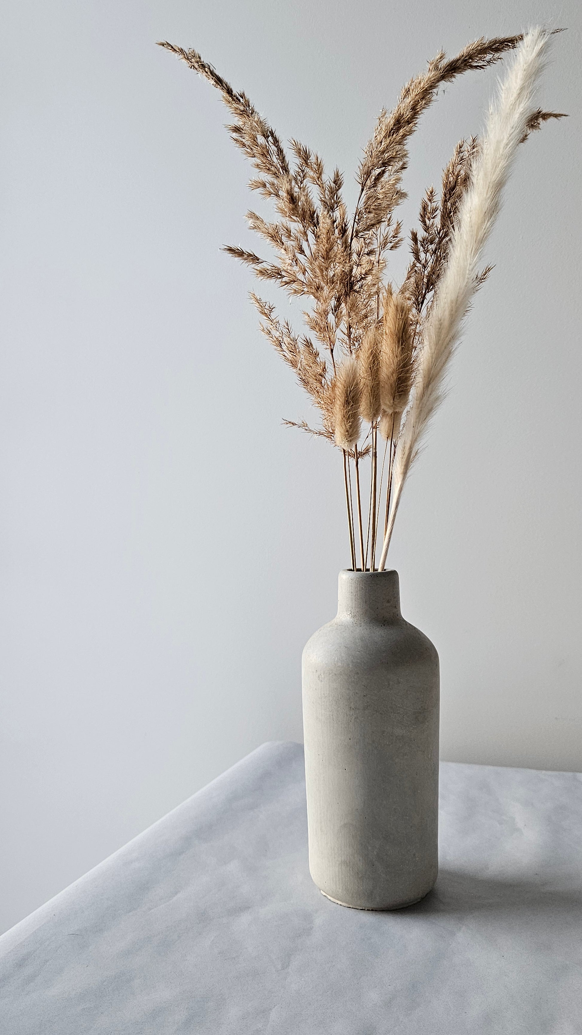 betono vaza aukšta smilgoms