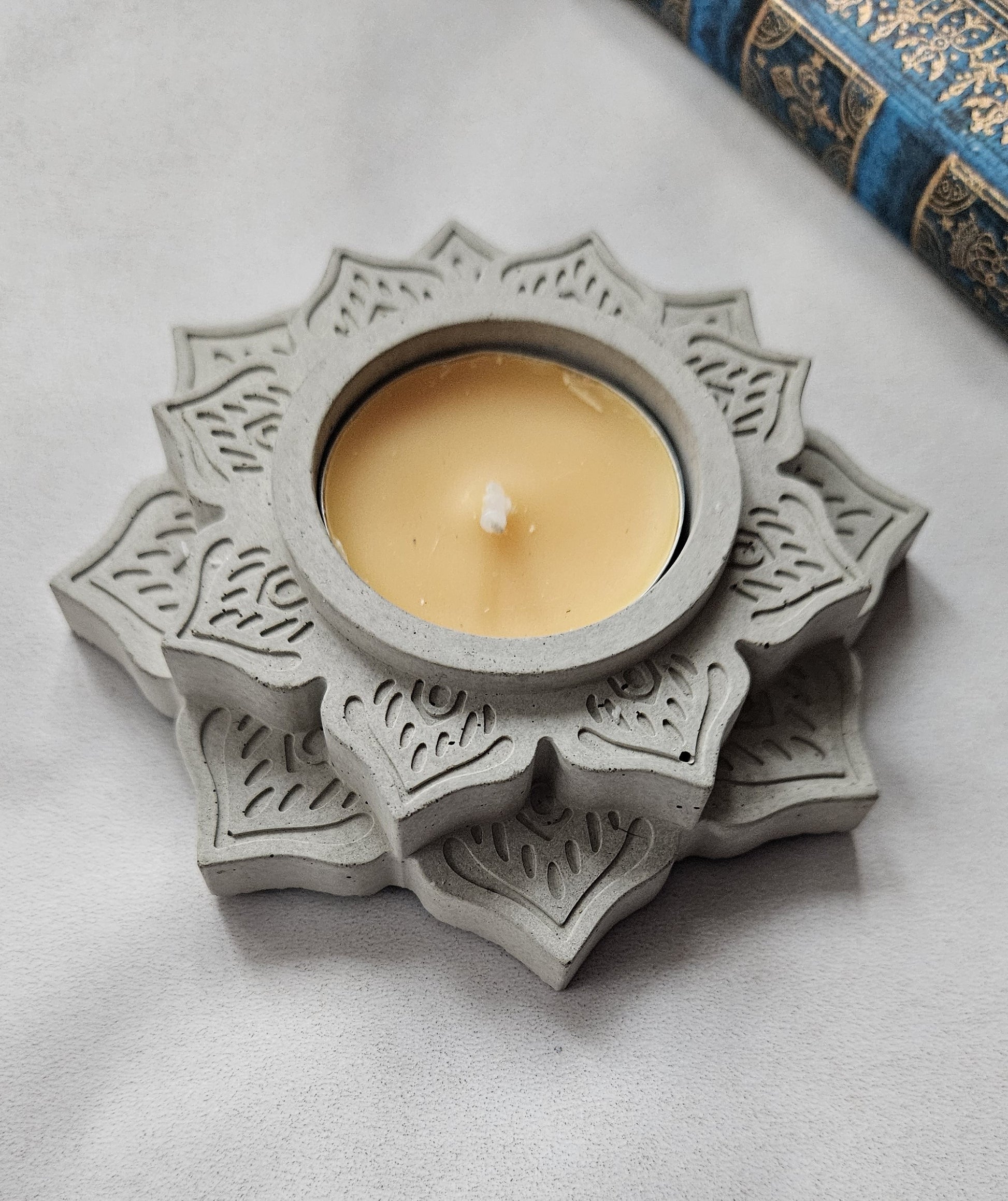 induizmas betoninė žvakidė