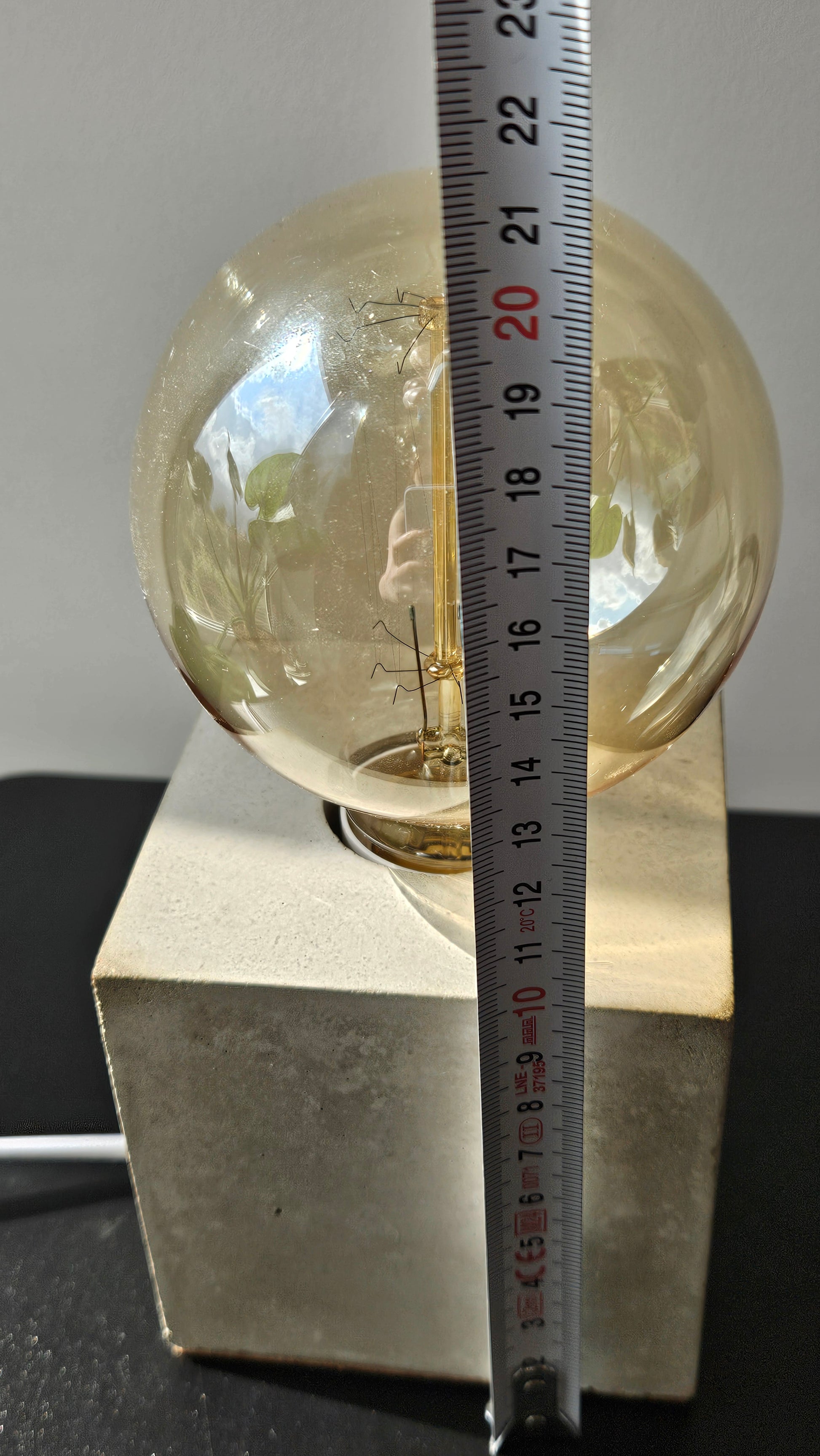 Betonile betoninis šviestuvas loftui industrinio stiliaus