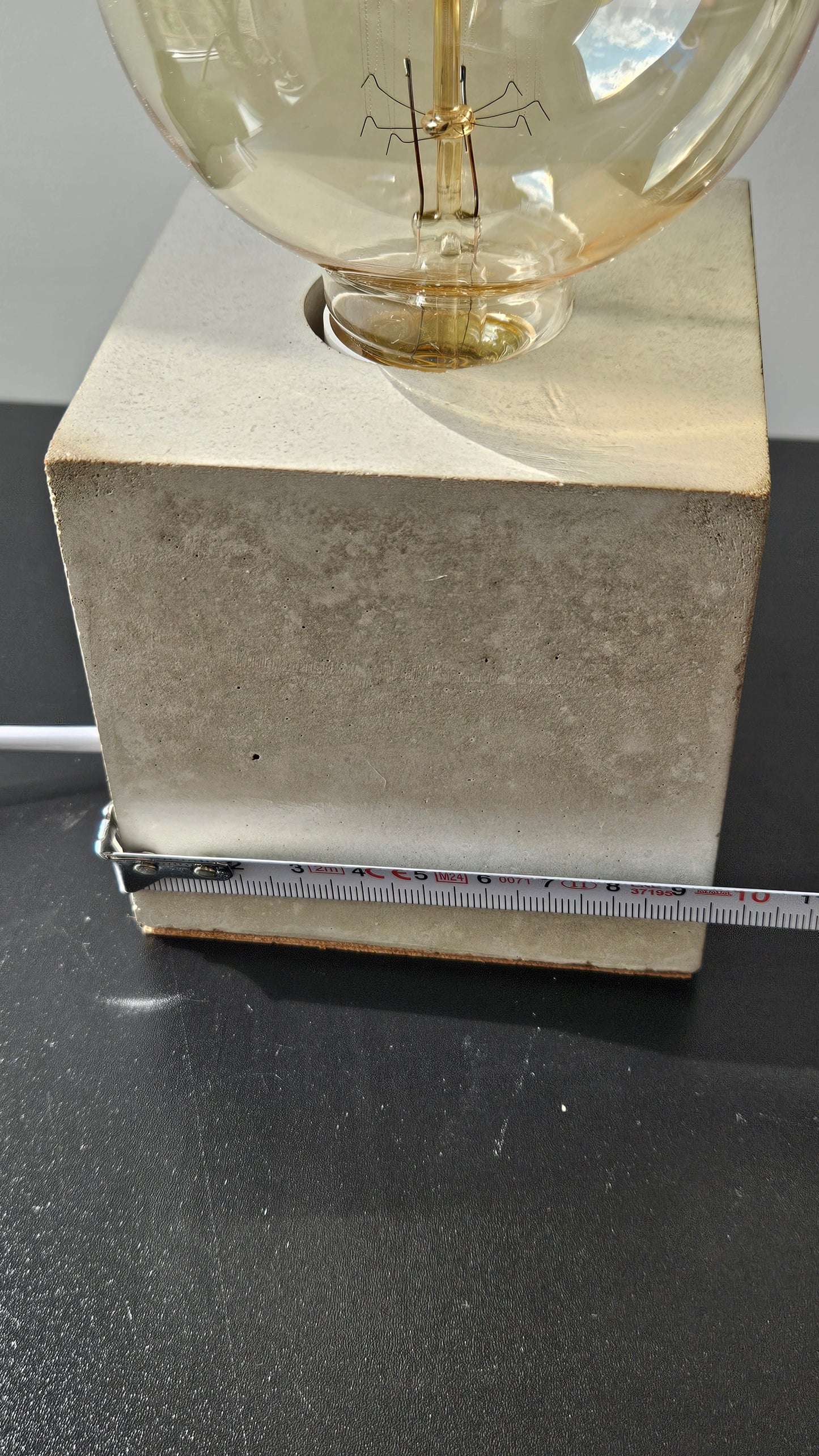 Betonile betoninis šviestuvas loftui industrinio stiliaus