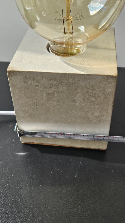 Betonile betoninis šviestuvas loftui industrinio stiliaus