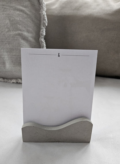 laikiklis iš betono afirmacijų kortelėms