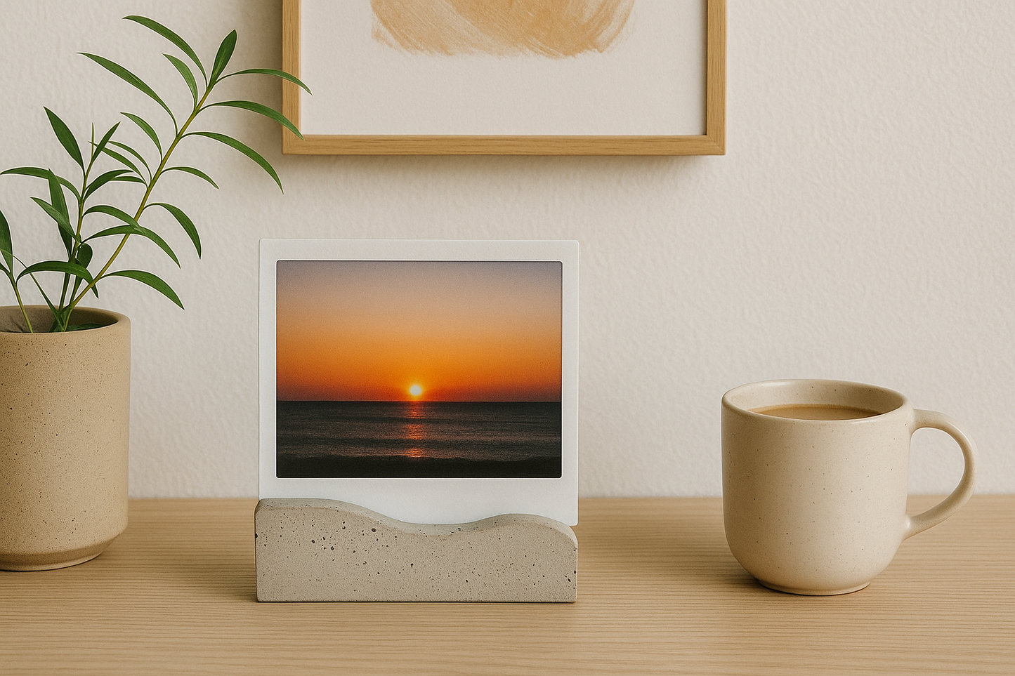 Betoninis laikiklis polaroid nuotraukai