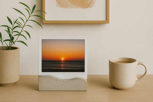 Betoninis laikiklis polaroid nuotraukai