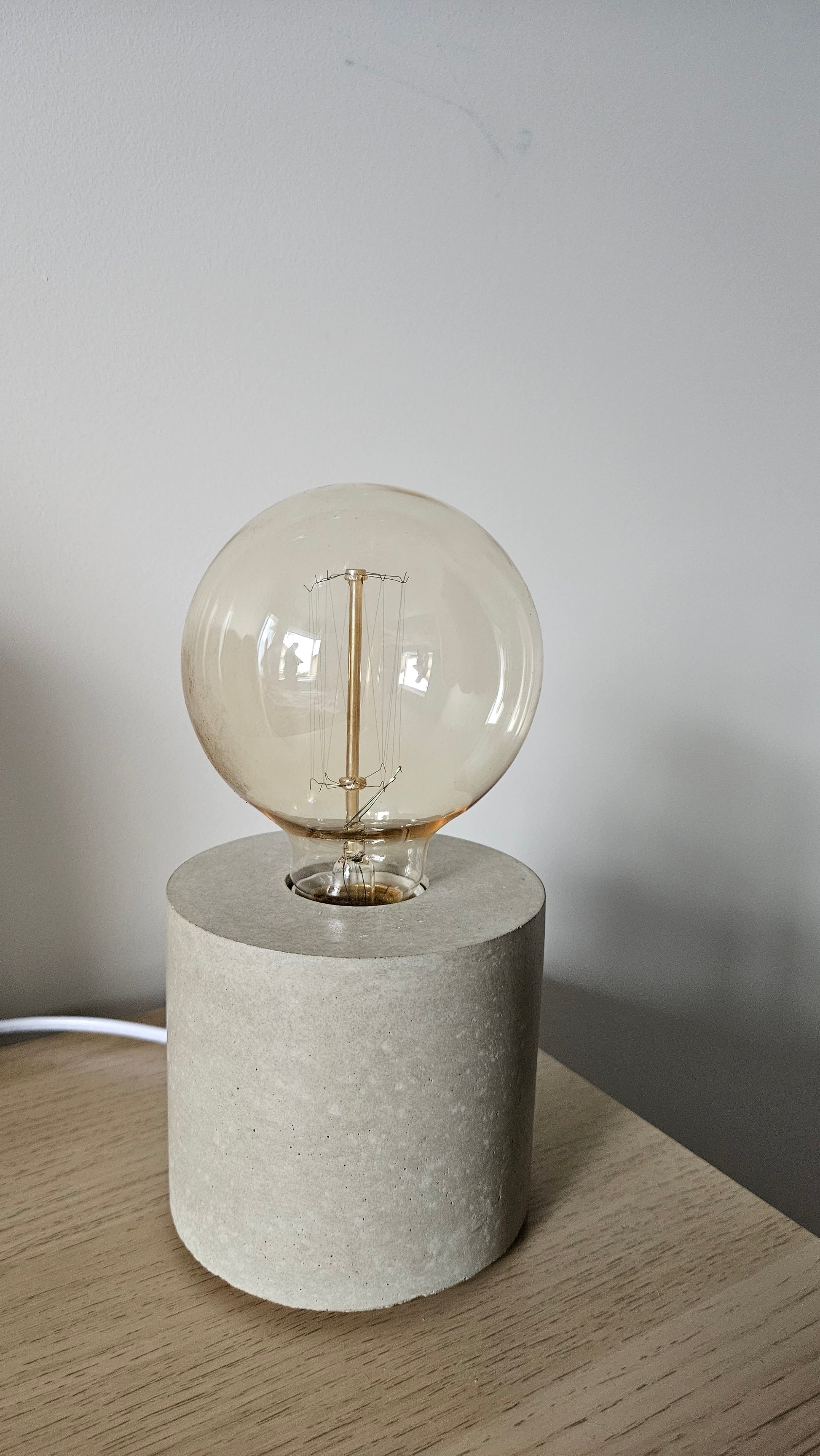 Betonile rankų darbo betoninis šviestuvas industrinio stiliaus loftui