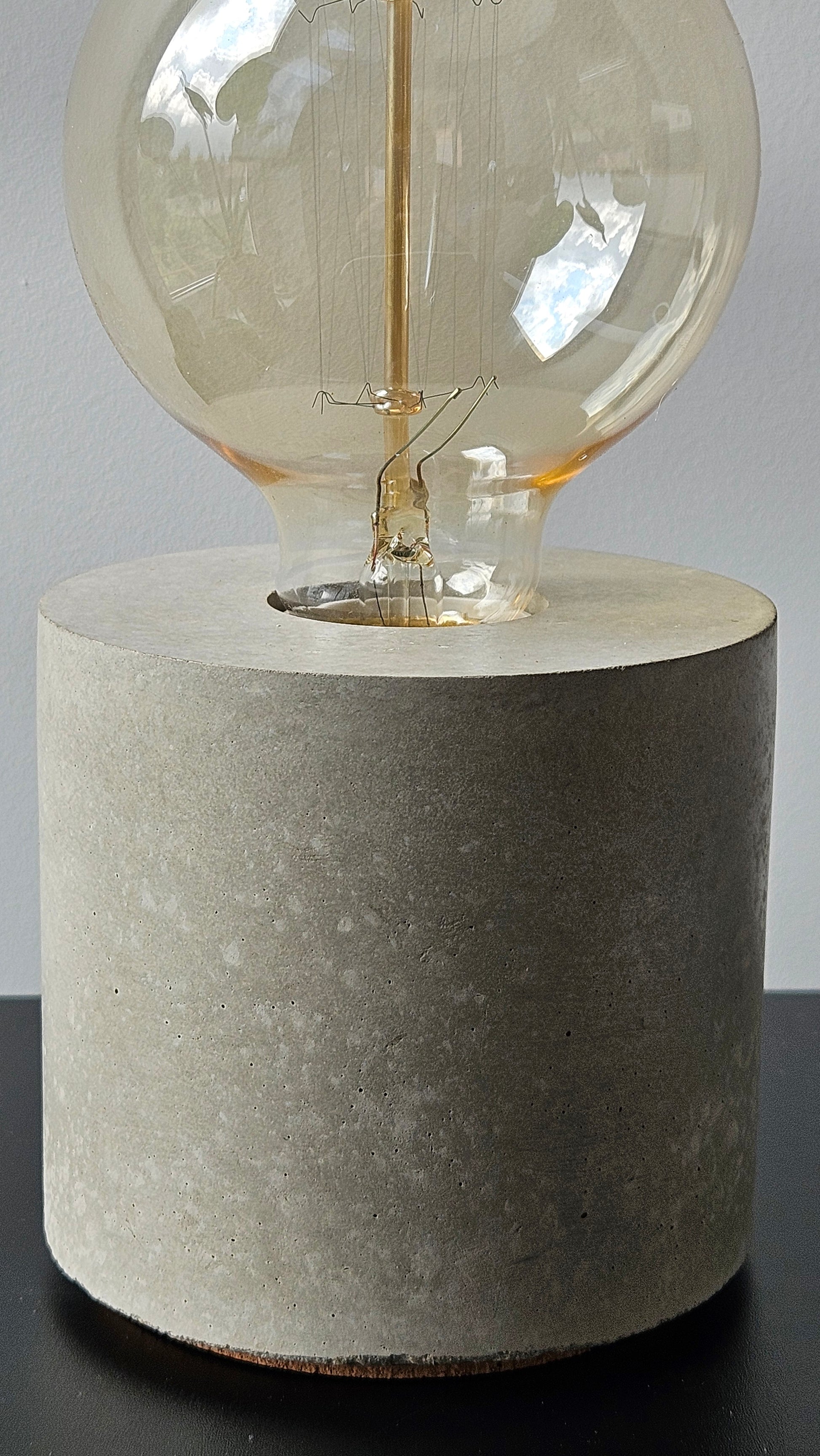 Betonile rankų darbo betoninis šviestuvas industrinio stiliaus loftui