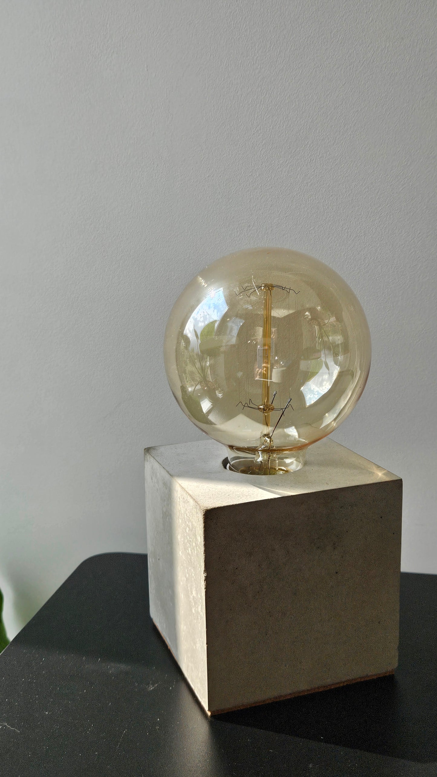 Betonile betoninis šviestuvas loftui industrinio stiliaus