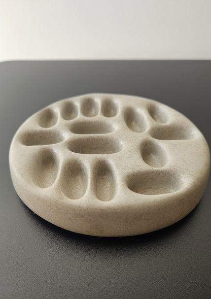 betoninis papuošalų padėkliukas žiedams