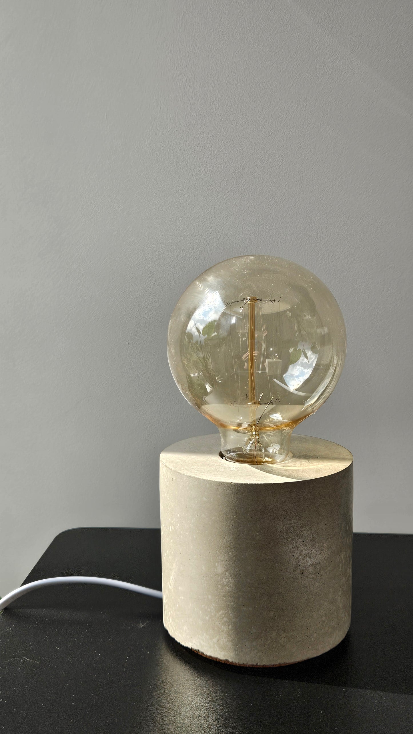 Betonile rankų darbo betoninis šviestuvas industrinio stiliaus loftui