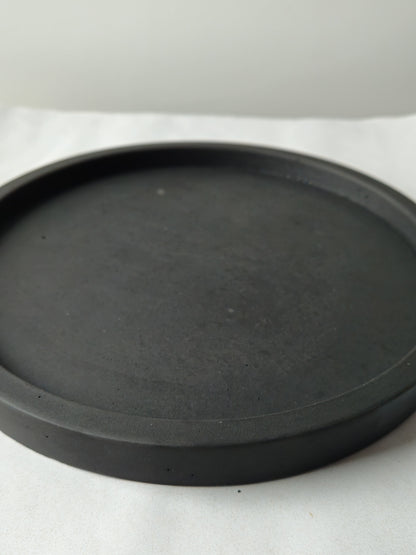 juodas betoninis padėklas rankų darbo