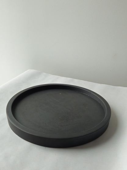 juodas betoninis padėklas rankų darbo