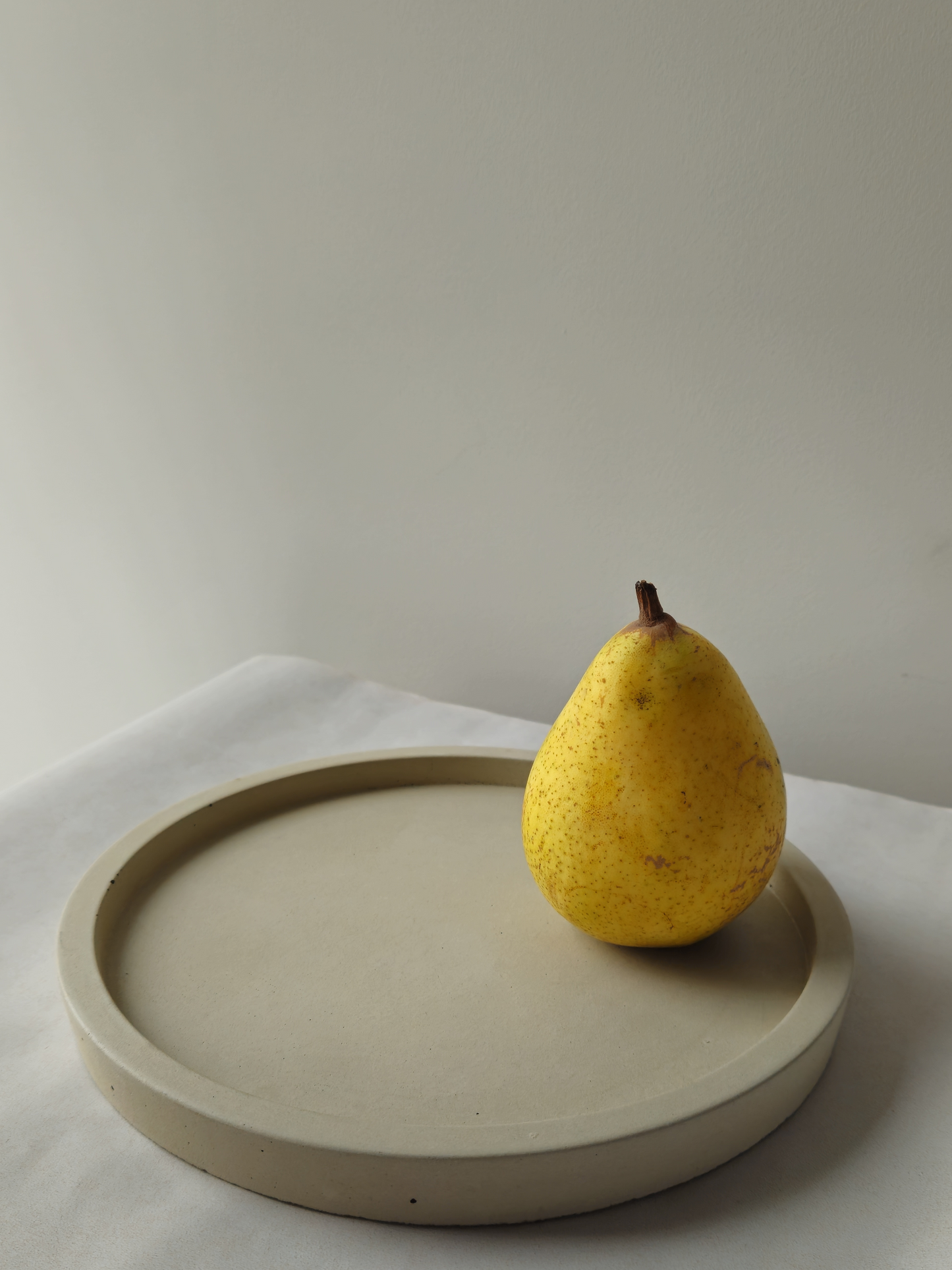 betoninis_padeklas_pilkas_japandi