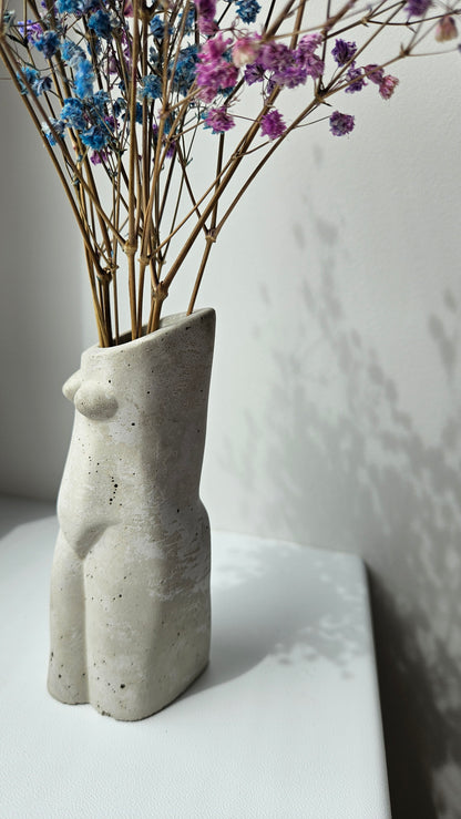 Betonile betoninė vaza Poeme