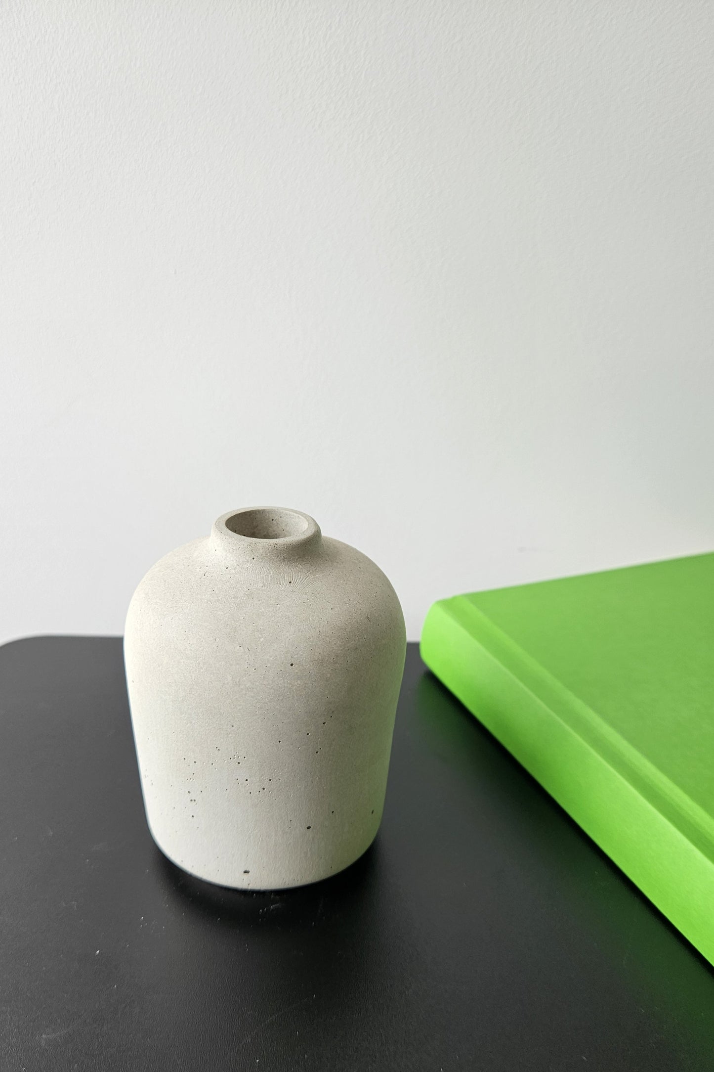 betoninė vazelė Silence