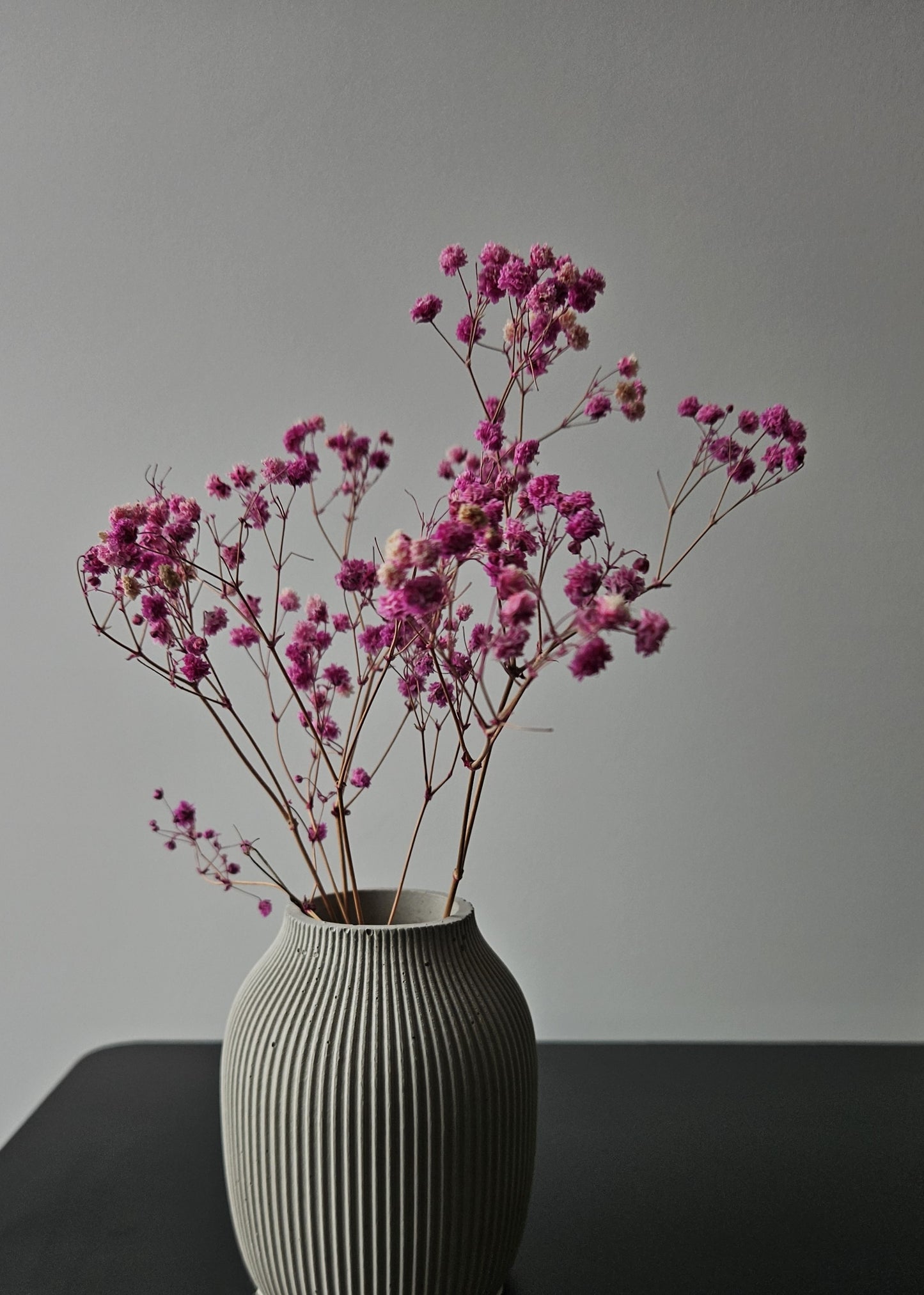 lietuvos kūrėjų betoninė vaza dovana moteriai gera kaina klasikinis dizainas